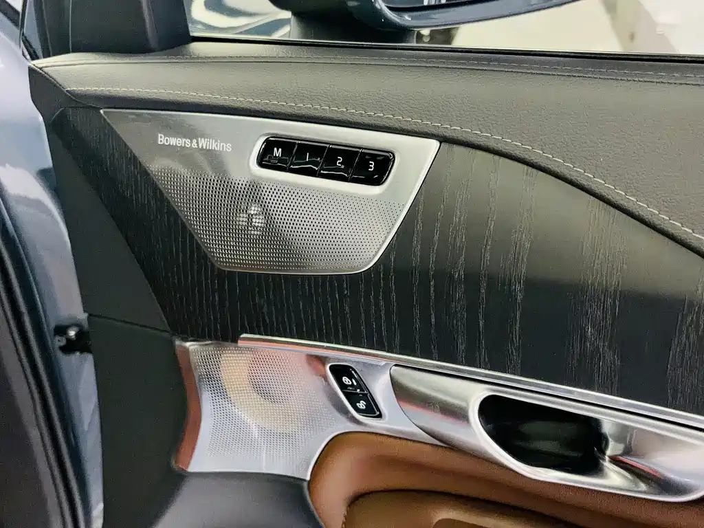 Volvo XC90 — миниатюра 18
