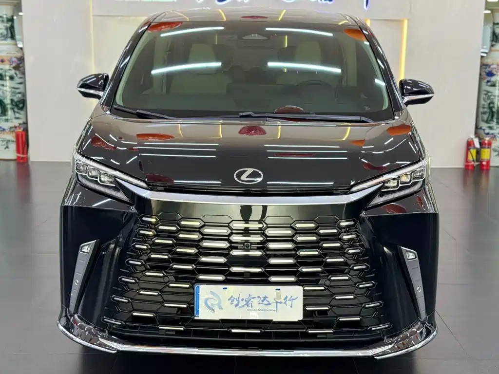 Lexus LM — миниатюра 2