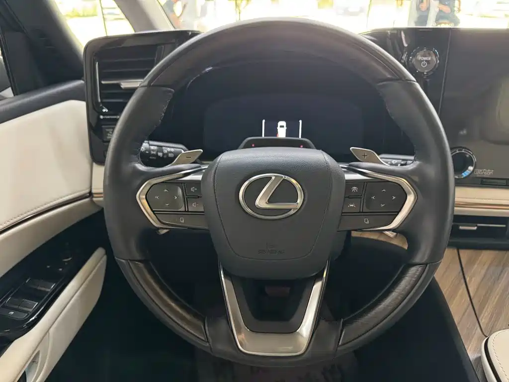 Lexus LM — миниатюра 8