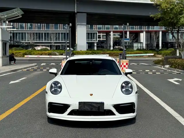 PORSCHE 911