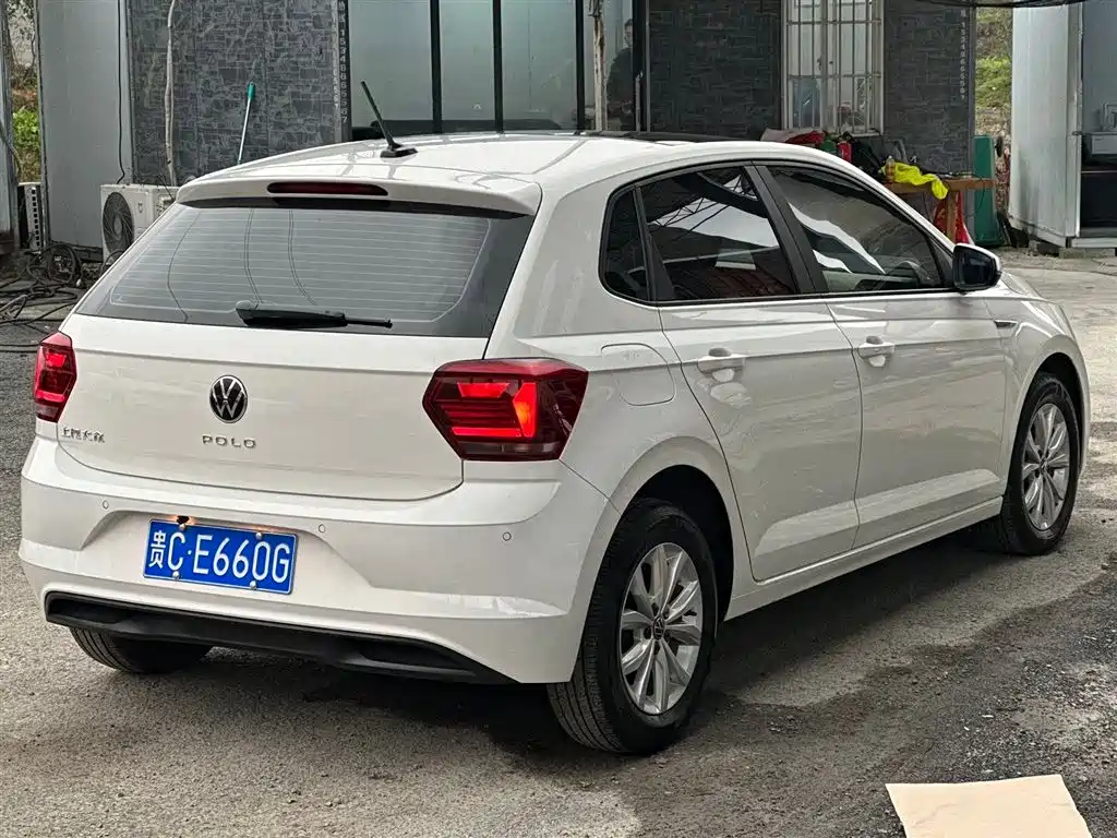 VOLKSWAGEN POLO