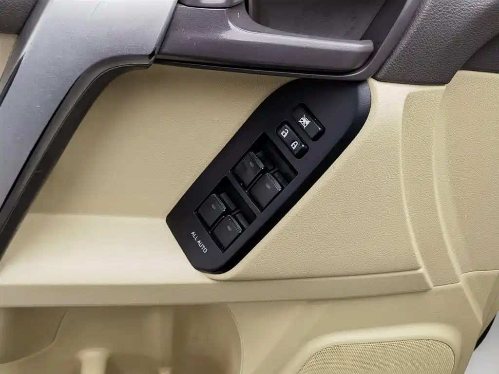 Toyota Land Cruiser Prado 2015 2.7L AT Standard
