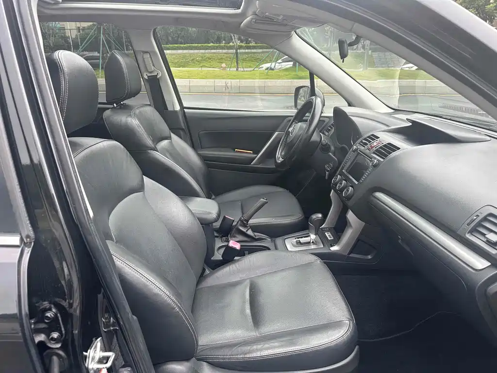 Subaru Forester 2014 2.5i AT Elite