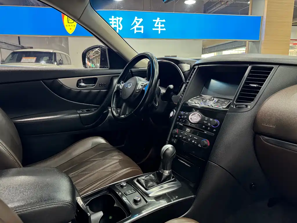 Infiniti QX70 — миниатюра 11