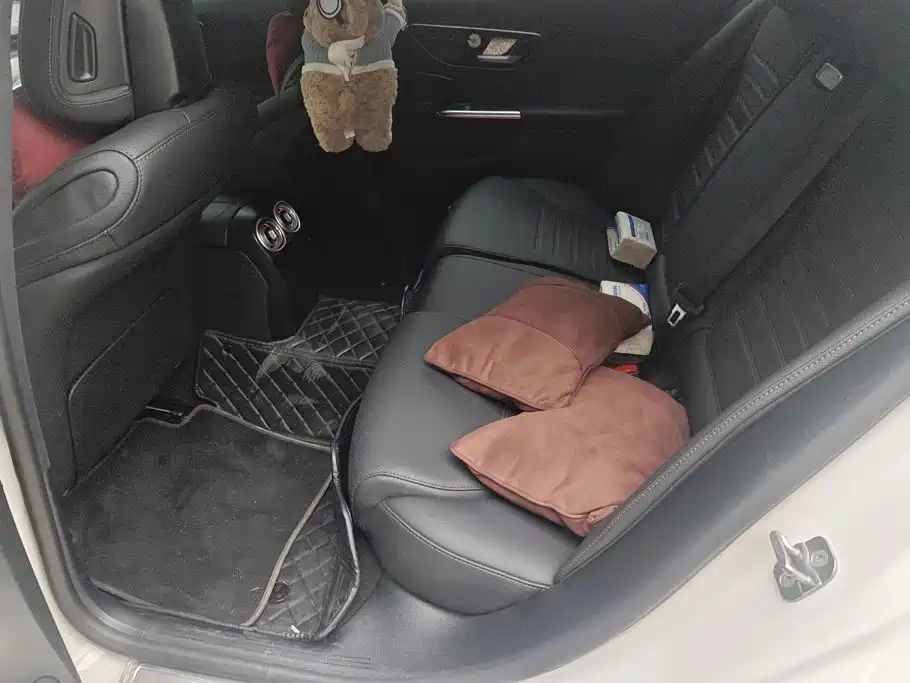 Mercedes-Benz C-Class — миниатюра 11