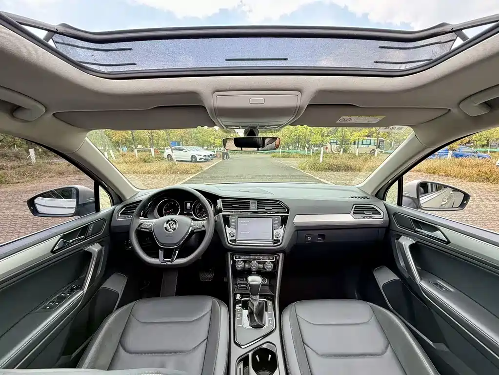 Volkswagen Tiguan L L 2018 330TSI AT Luxury