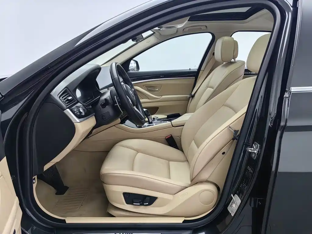 BMW 5 Series — миниатюра 10