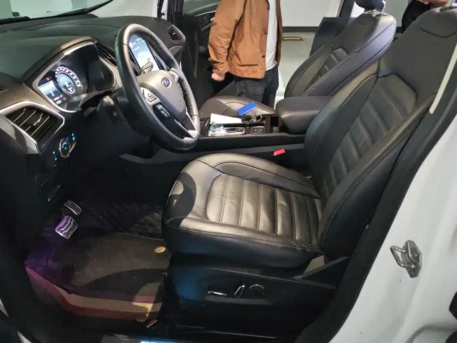 Ford Edge — миниатюра 9