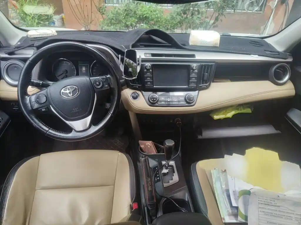 Toyota RAV4 — миниатюра 13