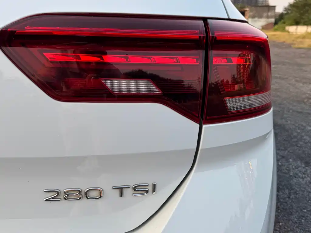 Volkswagen T-Roc — миниатюра 10