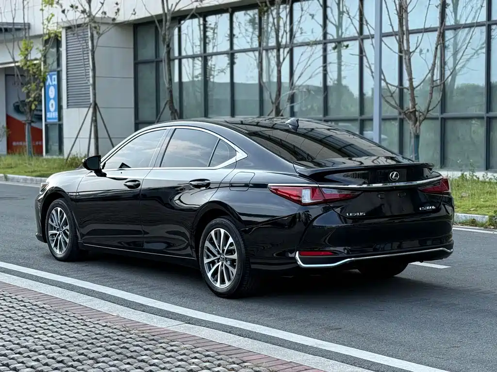 Lexus ES — миниатюра 4