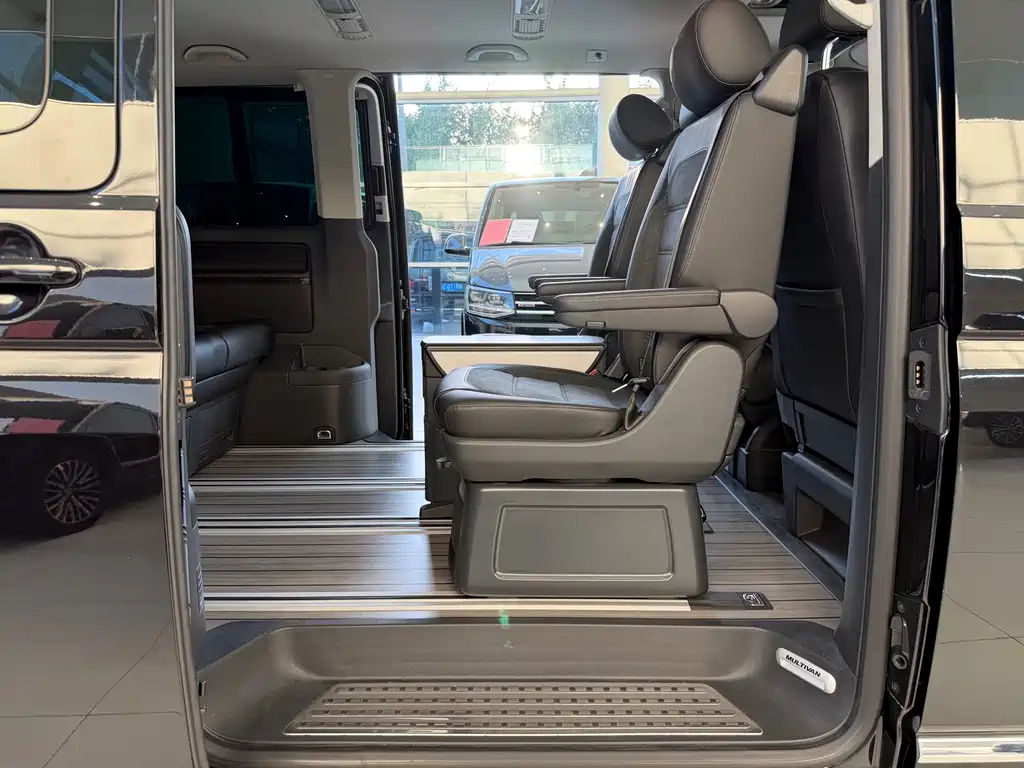 Volkswagen Multivan — миниатюра 16