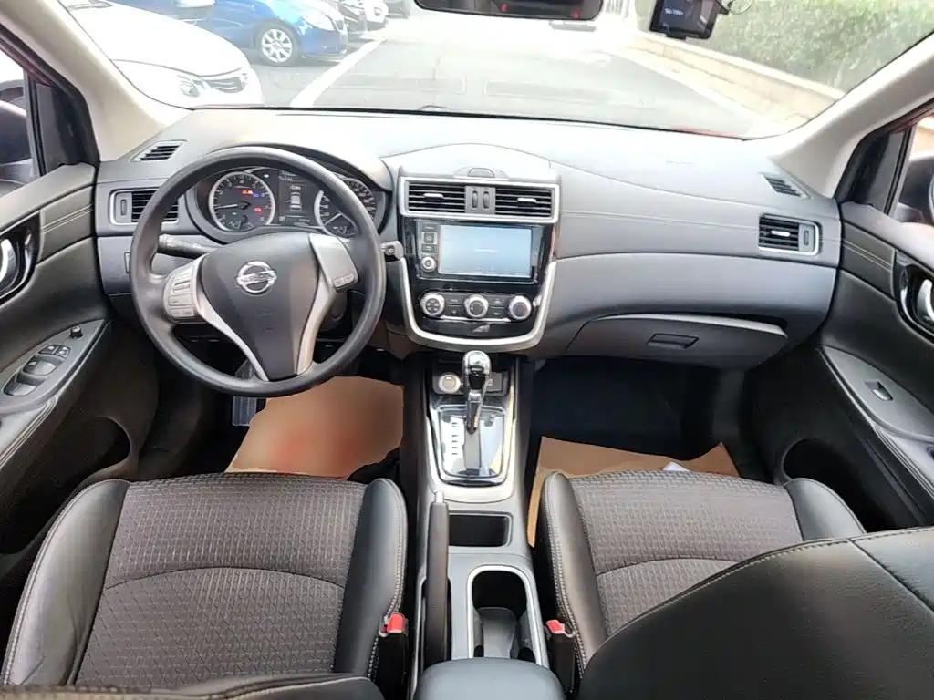 Nissan Tiida — миниатюра 10