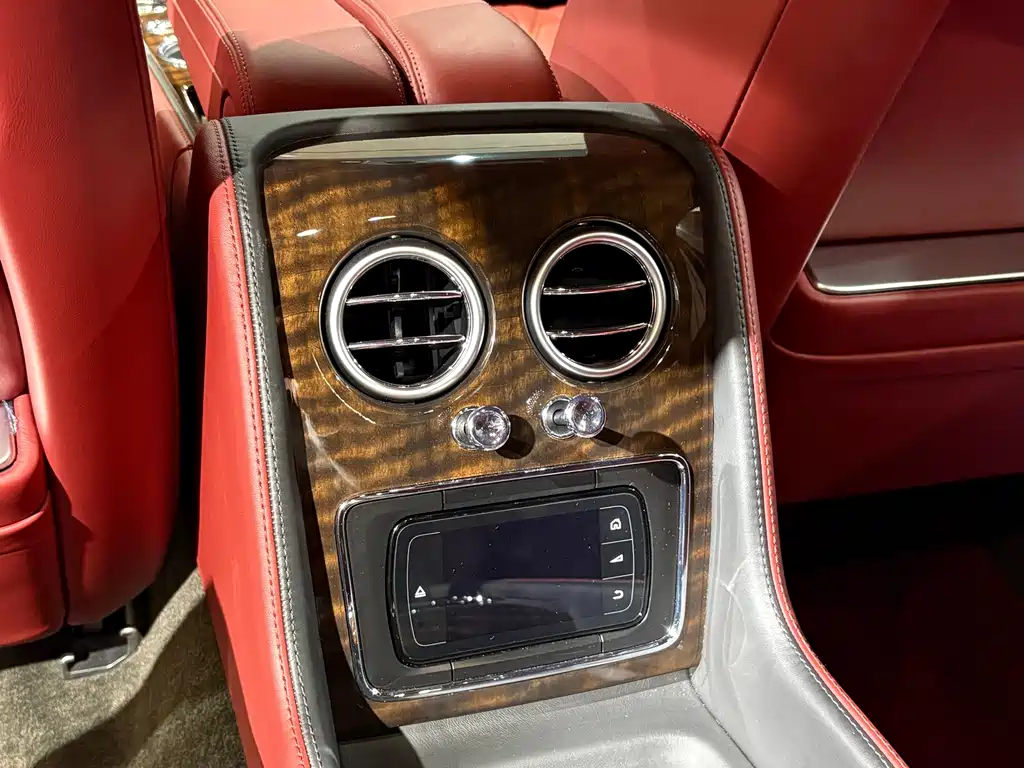 Bentley Flying Spur — миниатюра 15