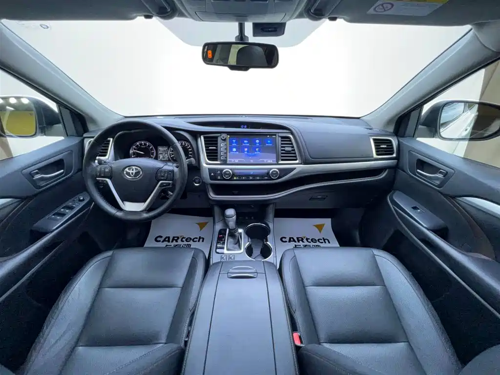 Toyota Highlander 2015 2.0T Luxury 7 мест
