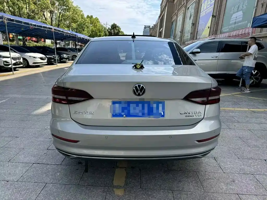 Volkswagen Lavida — миниатюра 5