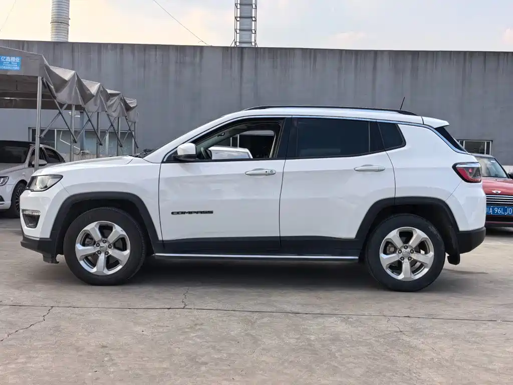 Jeep Compass — миниатюра 7