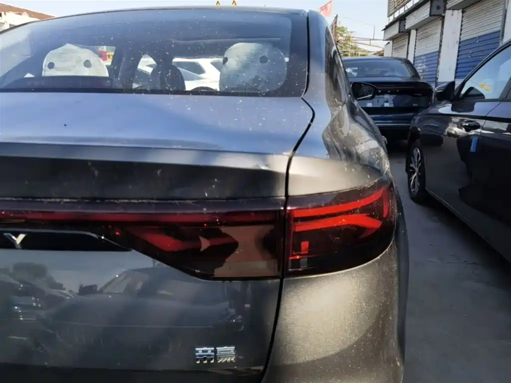 Geely Emgrand 2026 400 1.5L CVT
