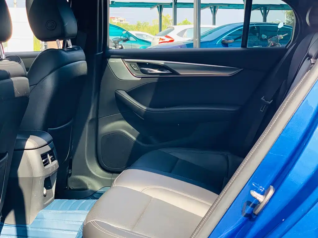 Cadillac CT5 — миниатюра 13