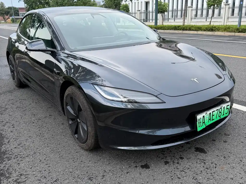 2025 Tesla Model 3 - zdjęcie 1 z 15