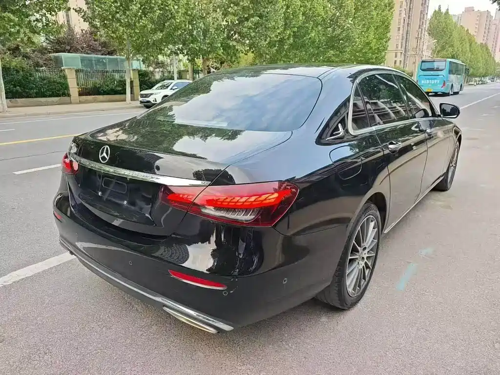 Mercedes-Benz E-Class — миниатюра 7