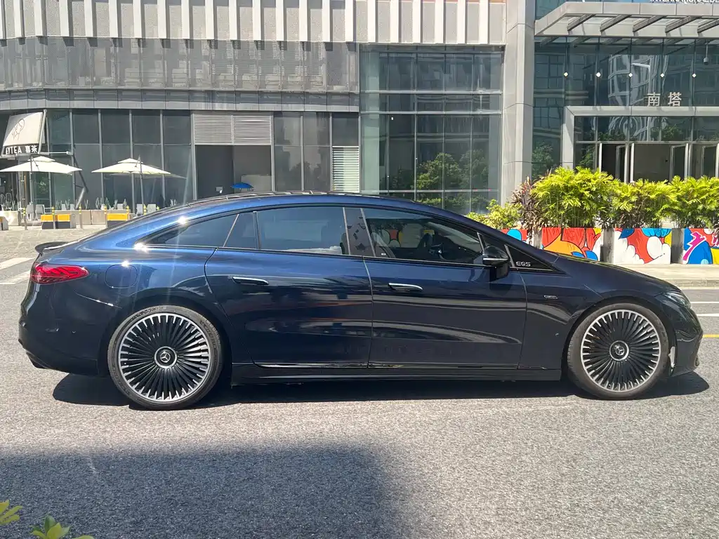 MERCEDES-BENZ EQS AMG