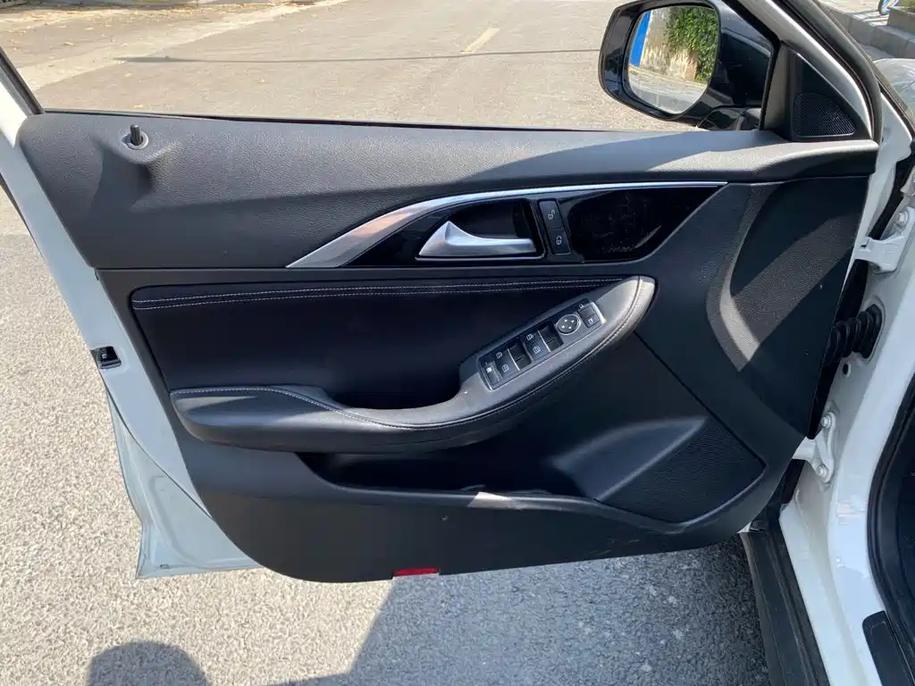 Infiniti QX30 — миниатюра 6