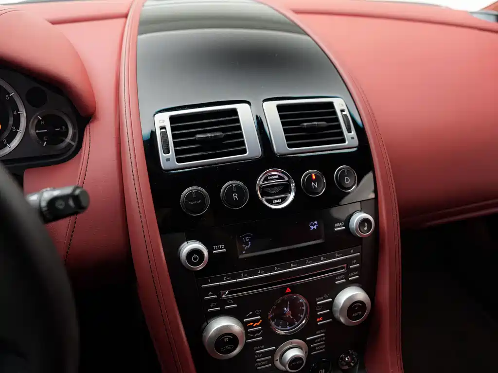 Aston Martin V8 Vantage — миниатюра 17
