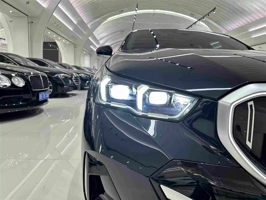 BMW 5 Series — миниатюра 35