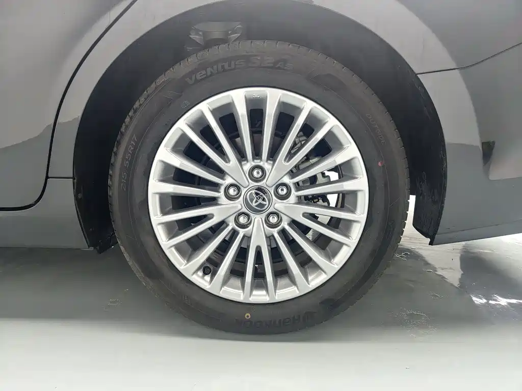 Toyota Camry — миниатюра 10