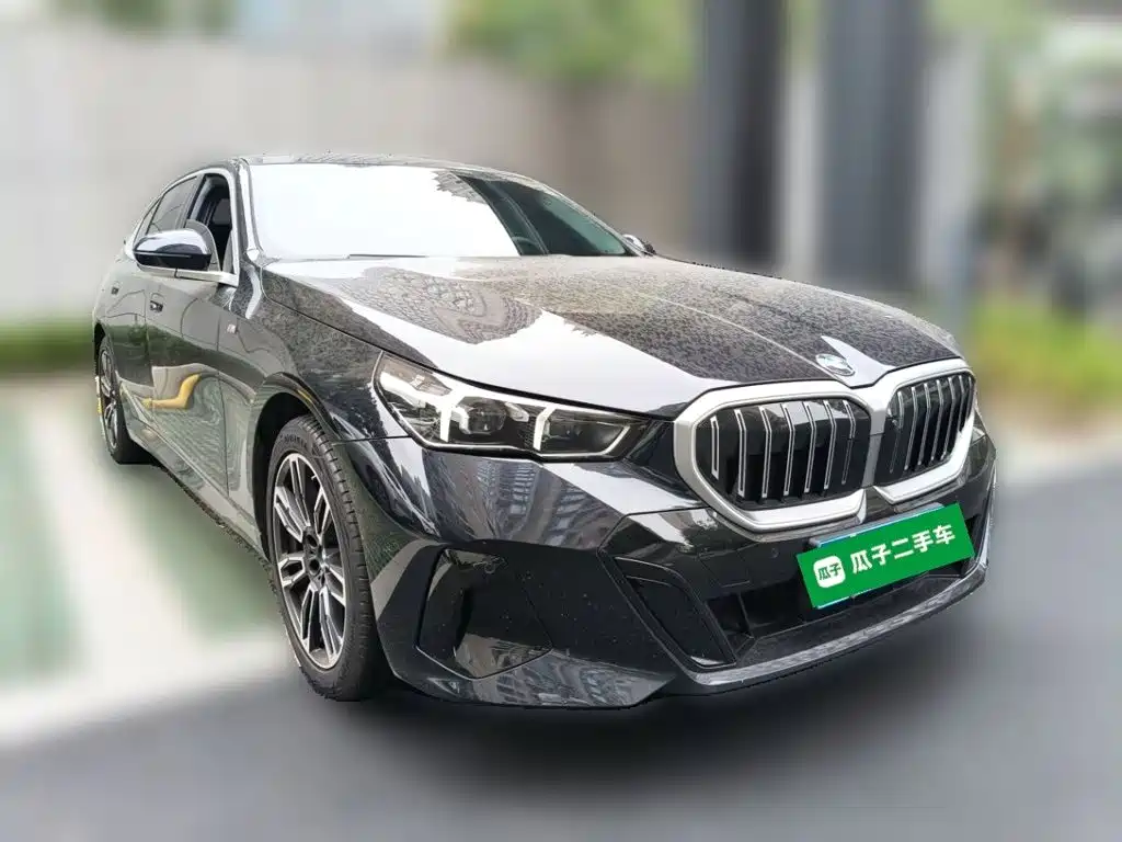 BMW 5 Series — миниатюра 24