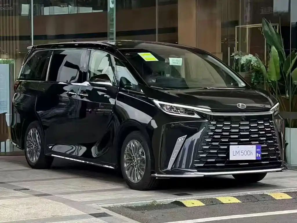 Lexus LM 0