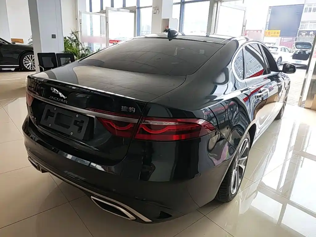 Jaguar XFL — миниатюра 7