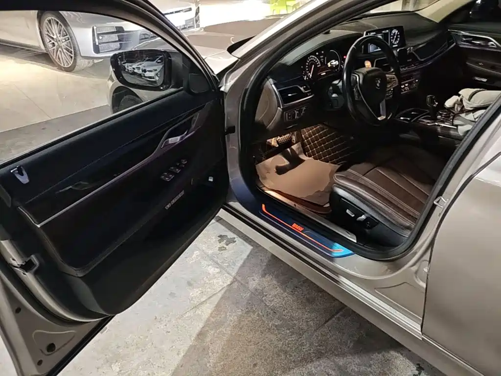 BMW 7 Series — миниатюра 16