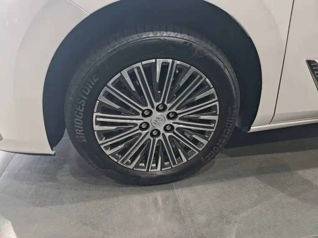 Buick GL8 Hybrid — миниатюра 23