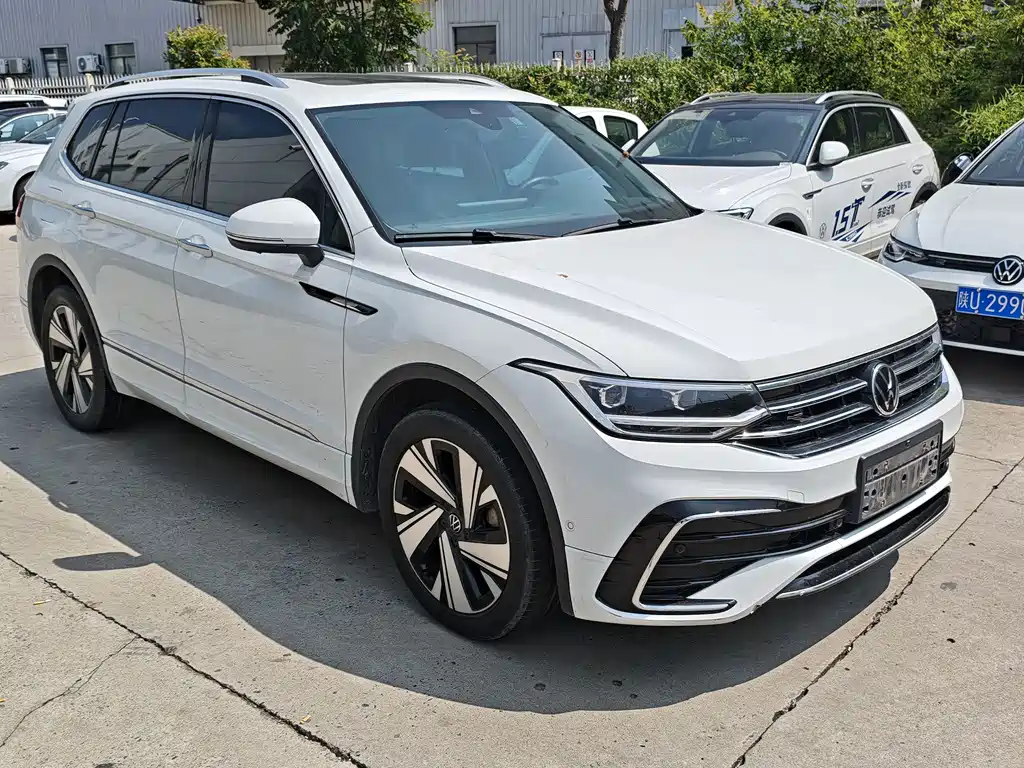 Volkswagen Tiguan L — миниатюра 2