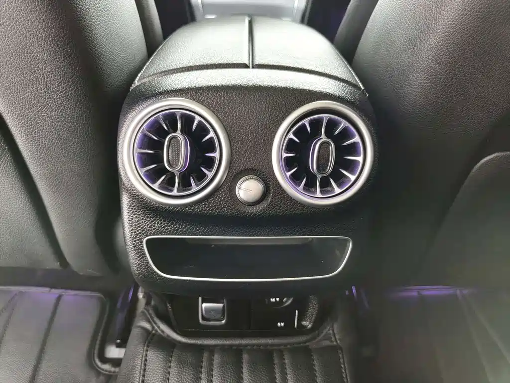 Mercedes-Benz C-Class — миниатюра 10