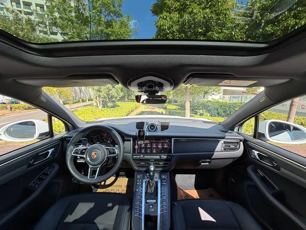 Porsche Macan — миниатюра 6
