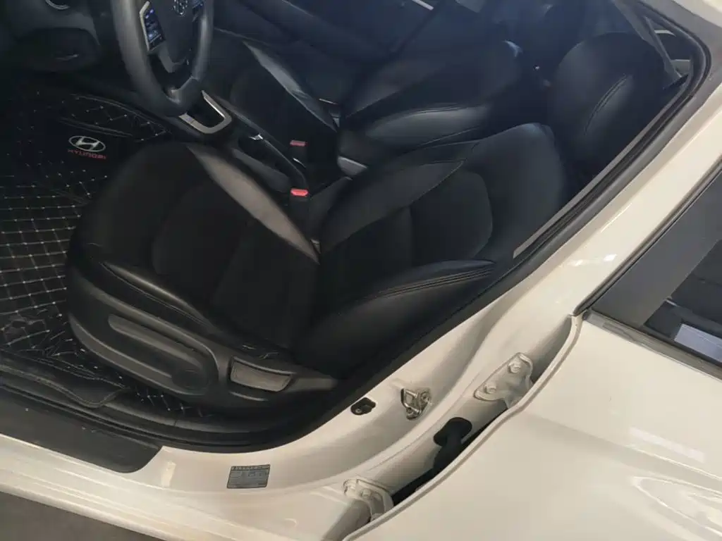 Hyundai Elantra — миниатюра 15