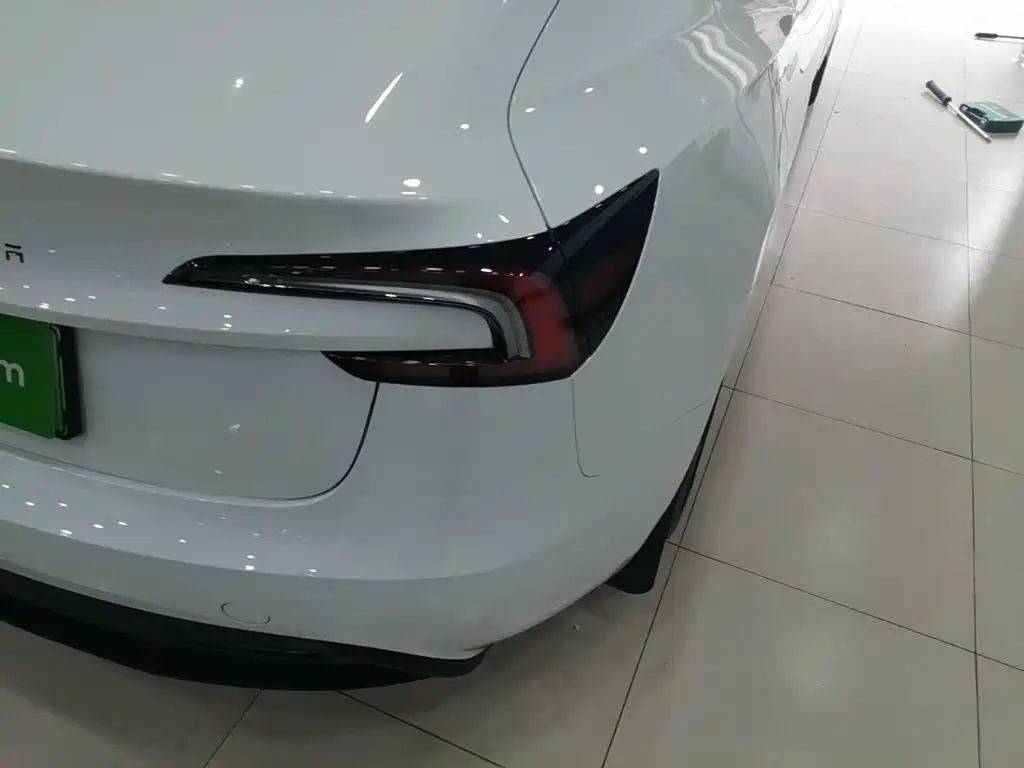 Tesla Model 3 — миниатюра 8