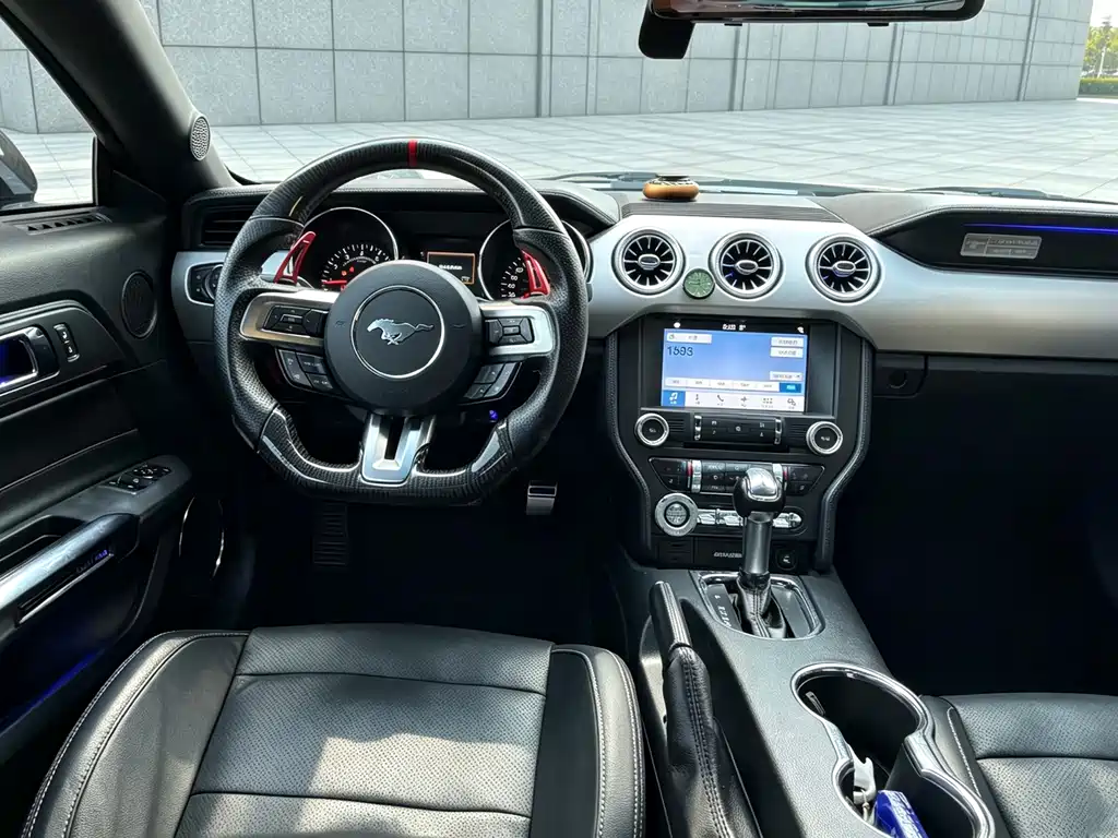 Ford Mustang — миниатюра 8