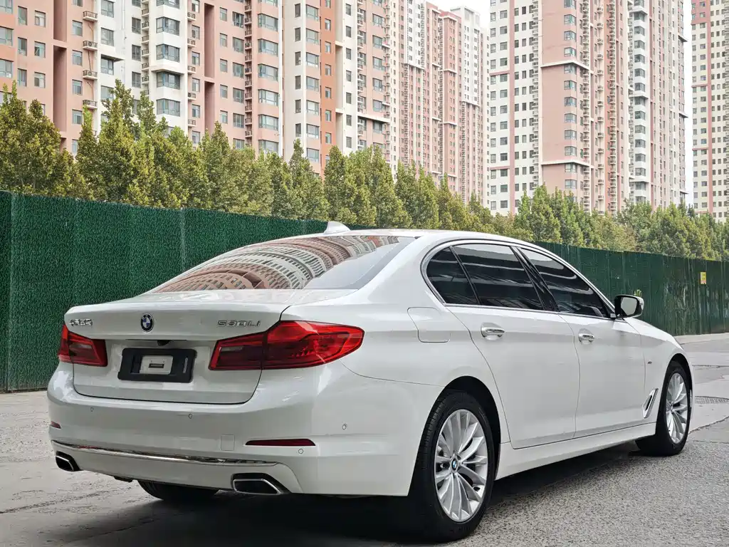 BMW 5 Series — миниатюра 10