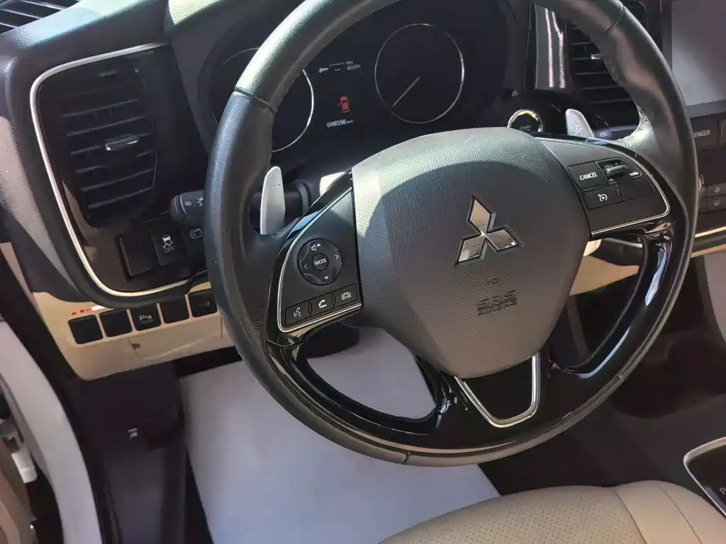 Mitsubishi Outlander — миниатюра 8