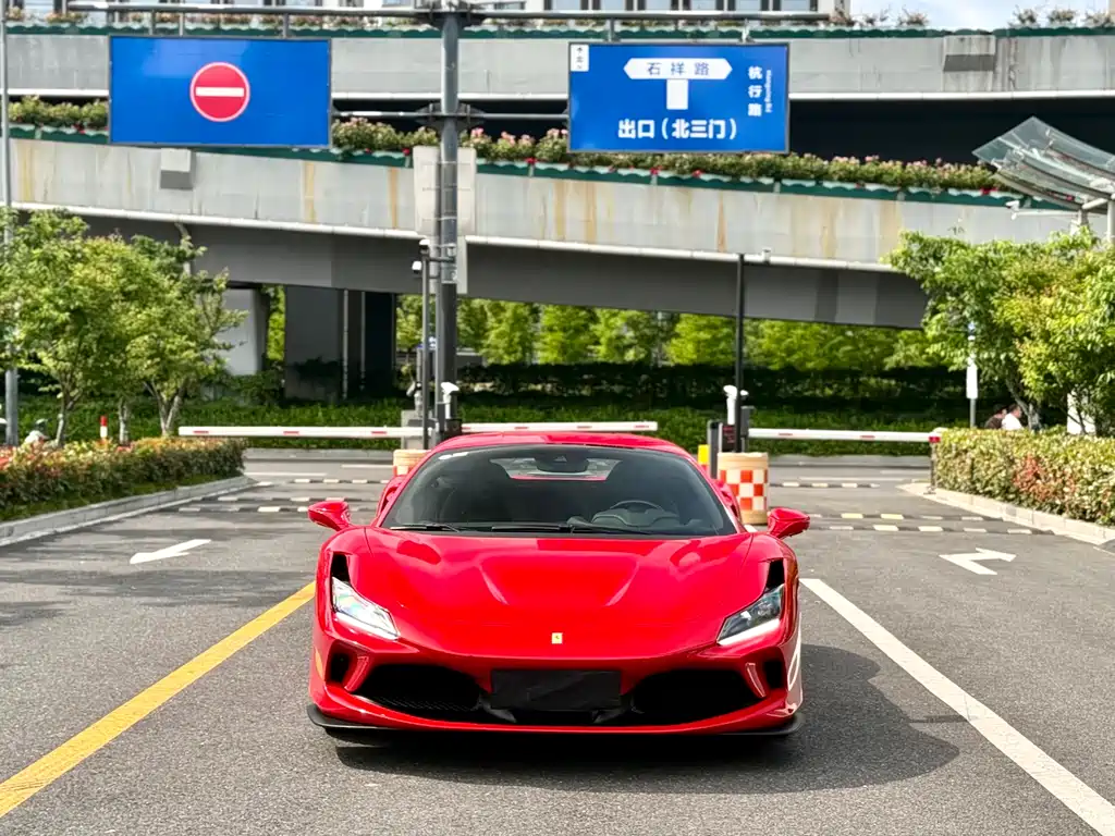 Ferrari F8 2023