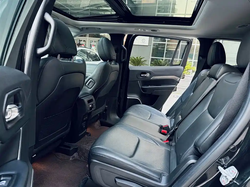 JEEP GRAND COMMANDER