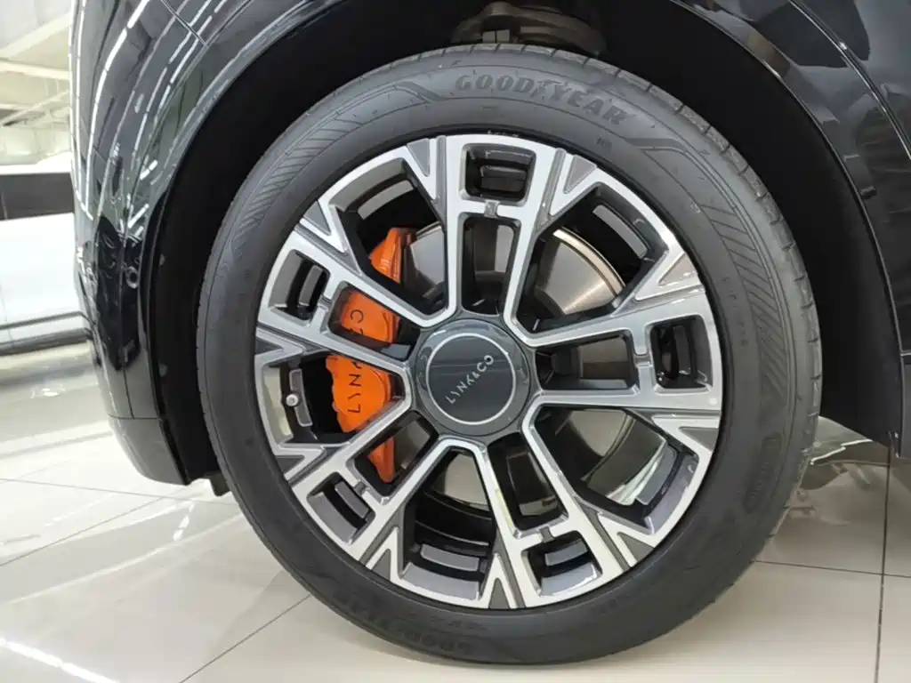 Lynk & Co Рука 900. — миниатюра 23