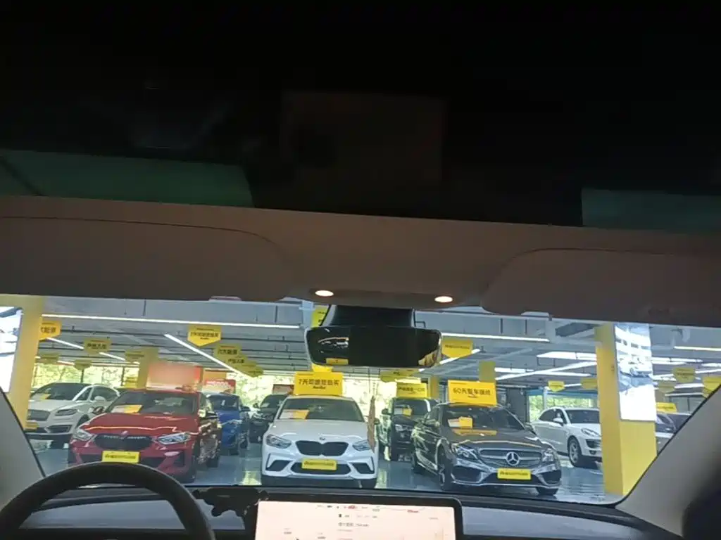 Tesla Model 3 — миниатюра 18