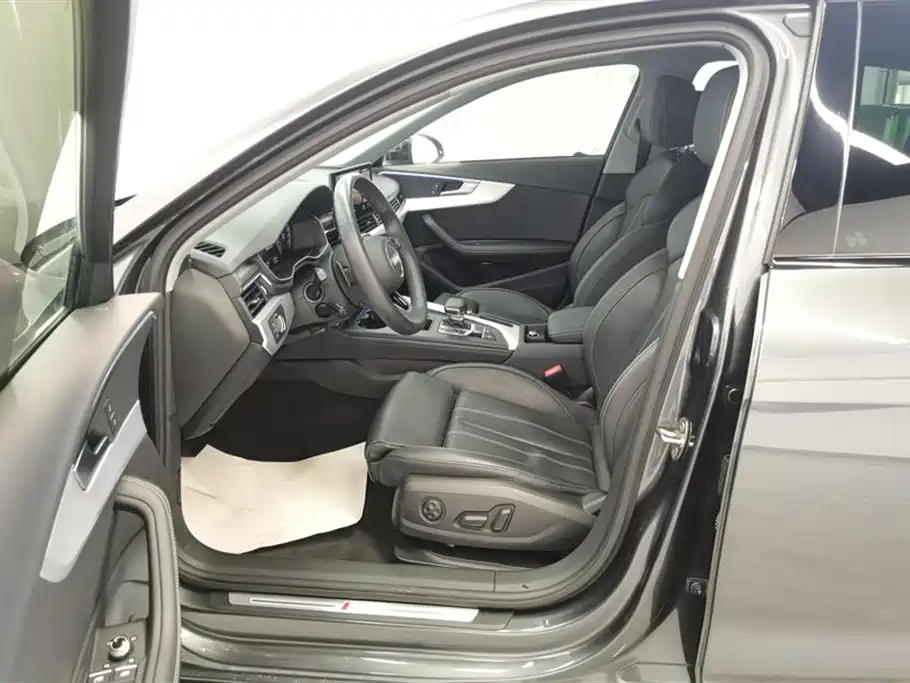 Audi A4L 2023 40 TFSI Luxury
