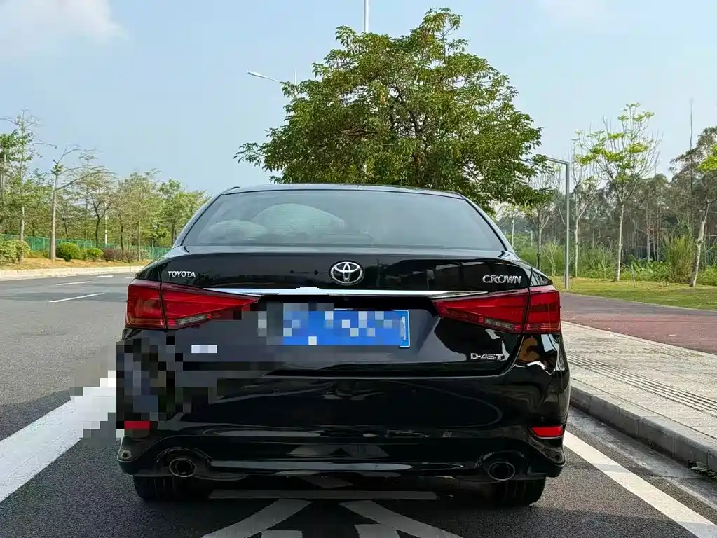 Toyota Crown — миниатюра 8