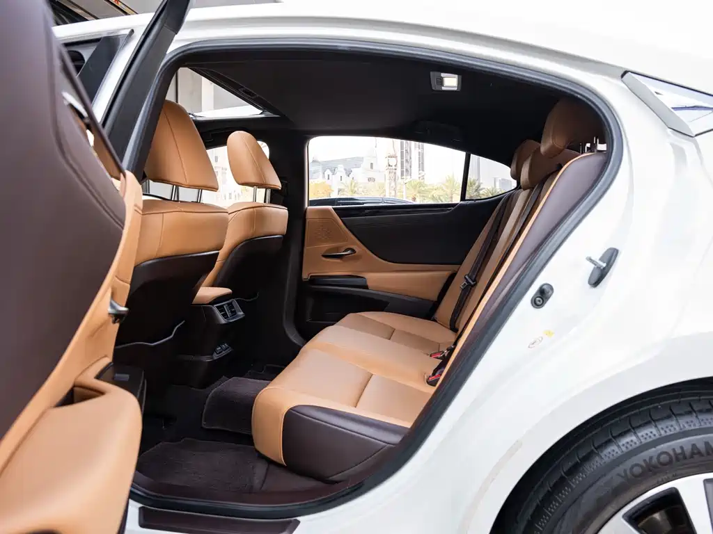 Lexus ES — миниатюра 10